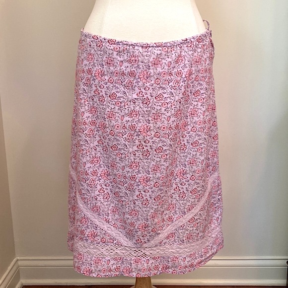 Abercrombie & Fitch Dresses & Skirts - Abercrombie & Fitch Floral Purple Pink With Crochet Trim MIDI Skirt Size 6